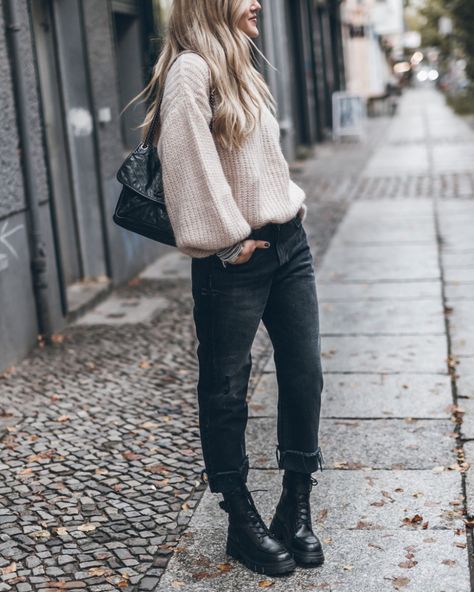 ROSE PÂLE ET NOIR »mikuta.nu Cooler Look, Mode Inspiration, Winter Fashion Outfits, Fall Winter Outfits, Happy Sunday, Look Fashion, Autumn Winter Fashion, Casual Chic, Farmer