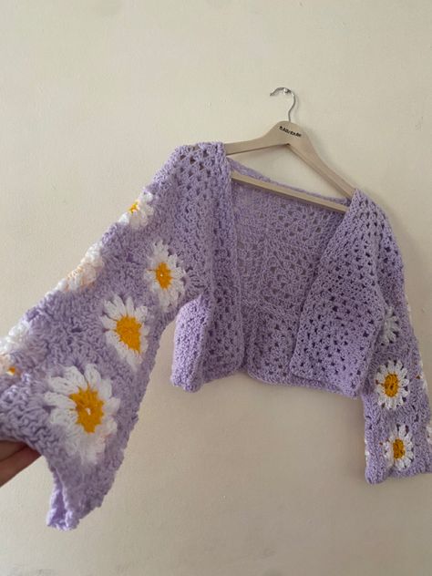 Purple Patchwork Cardigan, Purple Granny Square Cardigan, Crochet Lavender Granny Square, Crochet Projects Purple, Crochet Cardigan Purple, Crochet Purple Sweater, Cute Purple Crochet Ideas, Crochet Purple Top, Crochet Ideas Purple