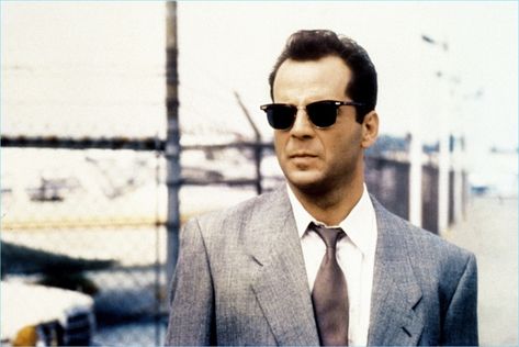 Sporting Ray-Ban aviator sunglasses, Bruce Willis plays David Addison Jr. in the television series, Moonlighting. Round Face Sunglasses, Men's Style Inspiration, 90s Hip Hop Fashion, 90s Fashion Grunge, Ray Ban Wayfarer, Clubmaster Sunglasses, Ray Ban Aviator, Miami Vice, 90s Fashion Outfits