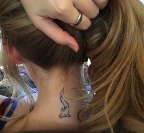 Minimalist feminine neck shark tattoo Shark Behind Ear Tattoo, Shark Tattoo On Back, Shark Tattoo Behind Ear, Shark Neck Tattoo, Girly Shark Tattoo Ideas, Feminine Shark Tattoo, Minimalist Shark Tattoo Simple, Shark Tattoo Minimalist, Tiny Shark Tattoo