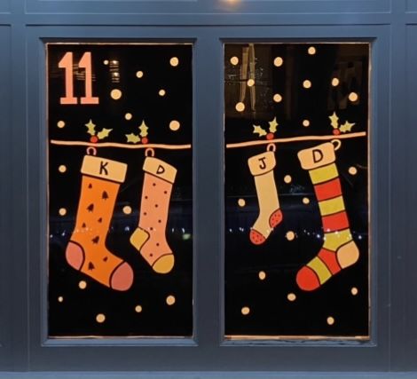 Christmas Advent Windows, Christmas Window Advent Calendar, Window Advent Calendar Ideas, Window Advent Calendar, Christmas Advent Window Ideas, Advent Calendar Window Display, Easy Christmas Window Decorations, Christmas Advent Window Display, Living Advent Calendar Window Ideas