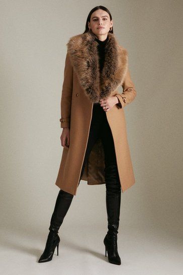 Coat With Fur Collar Outfit, Fur Collar Coat Outfit, Fur Trim Coat Outfit, Fur Collar Outfit, Beige Fur Coat, Fur Trimmed Coat, Faux Fur Coats Outfit, Coat With Fur Collar, Outfits For Autumn