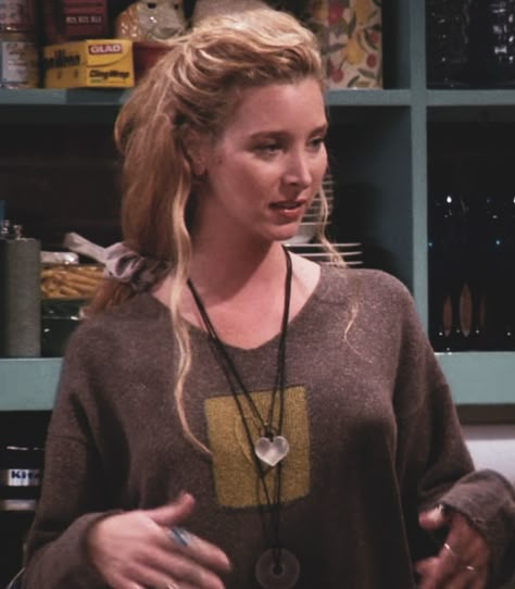 90s Fashion Phoebe Buffay, Phoebe Buffay Outfits Season 1, Phebeo Buffay, Lisa Kudrow 90s, Phoebe Buffay Hairstyles, Phoebe Buffay Hair, Pheobe Buffay Outfit Style, Phoebe Buffay Style, Phoebe Buffay Outfits