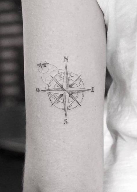 Compass Rose Tattoo Feminine, Map Compass Tattoo, Compass Tattoo Feminine, Geometric Compass Tattoo, Small Compass Tattoo, Simple Compass Tattoo, Compass Tattoos, Simple Compass, Rose Tattoo Meaning