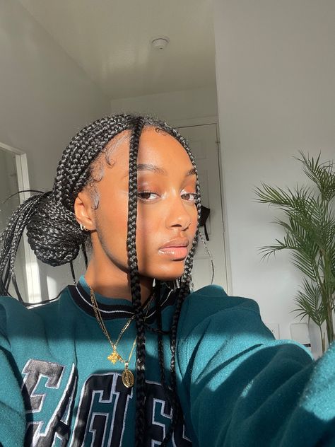 Space Buns Braided Black Women, Box Braid Low Bun Styles, Box Braids Low Bun Hairstyles, Space Buns Braids Black Women, Space Buns On Braids, Space Buns Box Braids Tutorial, Low Bun With Braids Black Women, Space Buns Knotless Braids, Space Buns With Knotless Braids