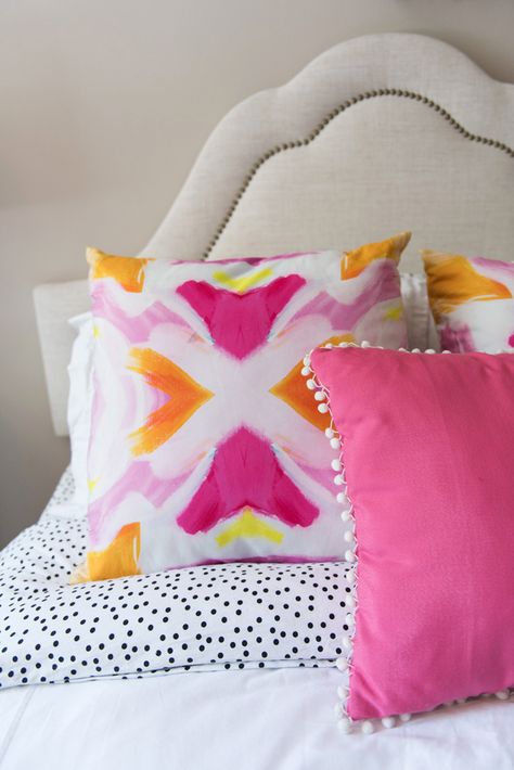 Hot Pink Pillows Bedroom, Hot Pink And Orange Room Decor, Hot Pink Room Decor Bedroom Ideas, Maximalist Teenage Bedroom, Orange And Pink Bedding, Bright Room Aesthetic, Orange Bedroom Decor Ideas, Orange And Pink Bedroom, Pink Decorative Pillows