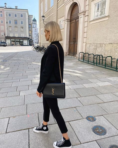 Viktoria J. Hutter on Instagram: “Sporty but chic” Ysl Kate Bag Outfit, Ysl Bag Outfit Casual, Converse Black Outfit, Ysl Bag Outfit, Ysl Kate Bag, Black Bag Outfit, Womens Power, Ysl Kate, Kate Bags