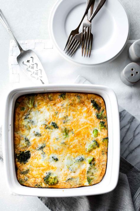 This Keto Friendly Broccoli Egg Bake breakfast Casserole is a high-protein, low carb recipe to make for brunch or meal prep. Broccoli Egg Bake, Egg And Cheese Bake, Egg Bake Recipe, Healthy Ham, Ham And Broccoli, Breakfast Egg Bake, Baked Breakfast Casserole, Broccoli Benefits, Easy Breakfast Options