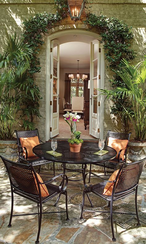 Patio furniture for any outdoor space Painting Patio Furniture, Black Patio Furniture, Iron Patio Furniture, Wrought Iron Patio Furniture, Wrought Iron Furniture, Painted Patio, Casa Exterior, Garden Deco, Iron Furniture