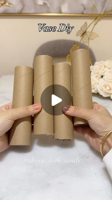 Tissue Roll Crafts, Tissue Paper Roll, Boho Crafts Diy, Paper Vase, Astuces Diy, Vase Crafts, Black Vase, Exterior Ideas, Paper Towel Roll Crafts