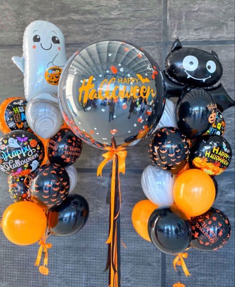 Spooky Sleepover, Globos Halloween, Mesa Halloween, Halloween Balloons Decorations, Bobo Balloon, Balloon Business, Fiesta Halloween, Halloween Balloons, Birthday Disney