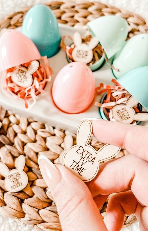 10 Stunning Easter Table Decor Ideas to Impress Your Guests Easter Egg Surprise Ideas, Easter Bunny Surprise Ideas, Easter Market Ideas, Easter Egg Stuffers For Toddlers, Non Food Easter Egg Fillers, Alternative Easter Egg Hunt, Toddler Easter Egg Fillers, Easter Egg Stuffers Non Candy, 2024 Easter Trends