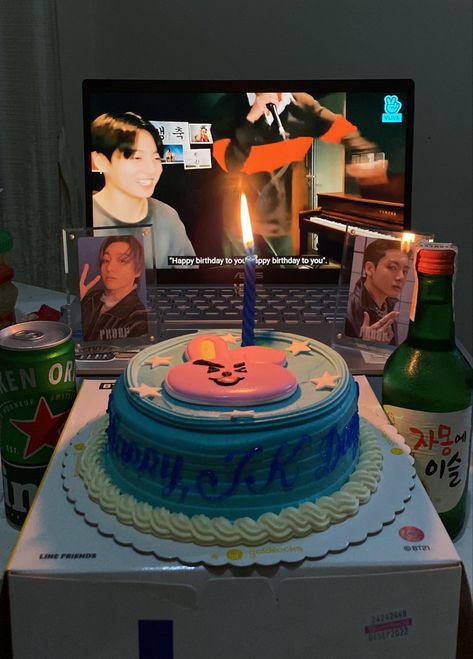 #birthday #cake #sweets #btsarmy #bday #bt21 #btsaesthetic Jungkook Cake Ideas, Happy Birthday Jungkook, Birthday Jungkook, Jungkook Birthday, Bts Cake, A Birthday Cake, Star Candy, Signature Ideas, Mic Drop