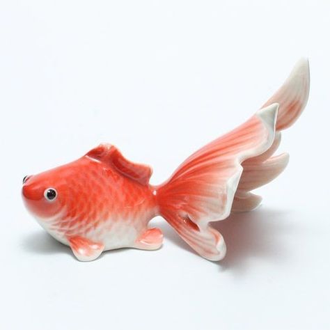 Goldfish Art, Clay Fish, Seashell Wall Art, Koi Art, Golden Fish, Cool Fish, Paper Mache Crafts, Fish Sculpture, Ceramic Boxes