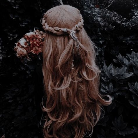 Royal Core, Royalty Aesthetic, Royal Aesthetic, Peinados Fáciles Para Cabello Corto, Princess Aesthetic, Fantasy Aesthetic, Aesthetic Images, Character Aesthetic, Aesthetic Photo