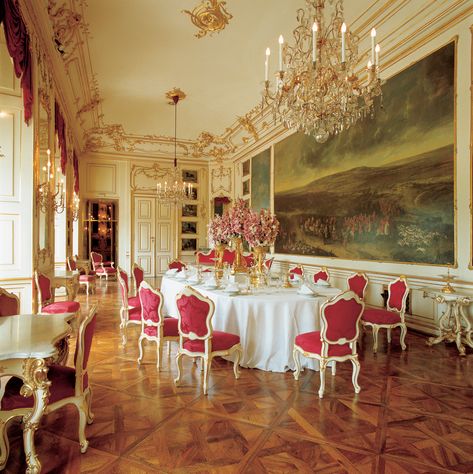 Table Setting Etiquette, Formal Dinner Table, Schonbrunn Palace, Host A Dinner Party, European Palace, Royal Table, Formal Table Setting, Schönbrunn Palace, Palace Interior