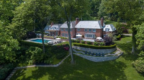 7 Topping Rd, Greenwich, CT 06831 | MLS #103433 | Zillow Pools With Retaining Walls Sloped Backyard, Retaining Wall Patio, Retaining Wall Ideas, Backyard Retaining Walls, Bohemian Patio, Concrete Retaining Walls, Sloped Yard, Sloped Backyard, Backyard Plan