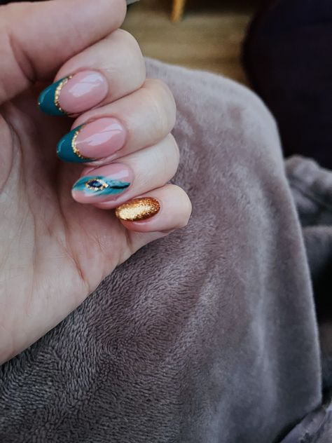 Nails Peacock, Peacock Nail Designs Feathers, Teal And Gold Nail Ideas, Peacock Feather Nail Art, Teal And Gold Nail Designs, Peacock Blue Nails, Teal And Gold Nails, Peacock Nail Designs, Teal Nail Art