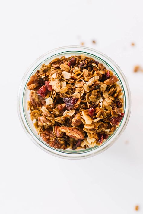 Gingerbread Granola Gingerbread Granola Recipe, Hearty Breakfasts, Broiled Grapefruit, Gingerbread Granola, Cookie And Kate, Granola Recipe Healthy, Morning Meals, Homemade Gingerbread, Food Fusion