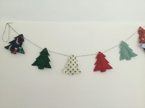 Christmas tree fabric garland - Folksy Christmas Tree Bunting, Felt Christmas Bunting, Homemade Christmas Garland, Christmas Diy Garland, Bunting Ideas Unusual, Christmas Bunting Ideas, Christmas Fabric Garland, Christmas Textiles, Fabric Trees