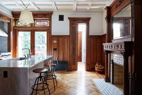 Brownstone Kitchen, Brownstone Interiors, New York Brownstone, New York Townhouse, Townhouse Garden, Brooklyn Brownstone, Gorgeous Interiors, Historic Homes, Kitchen Flooring