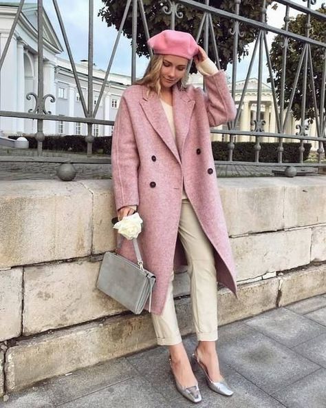 Light Pink Coat Outfits, Pink Coat Street Style, Pink Coat Outfit Winter, Pink Coat Outfit, Vinter Mode Outfits, Winter Coat Outfits, Mode Rose, Ladylike Style, Coat Street Style