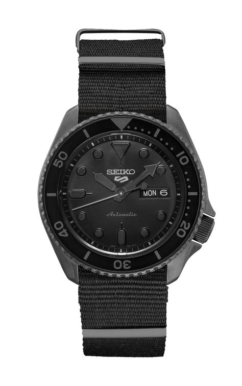 Sport Street Style, Seiko 5 Sports Automatic, Seiko Men, Seiko 5 Sports, Black Look, Mens Clothing Store, Seiko 5, Nato Strap, Seiko Watches