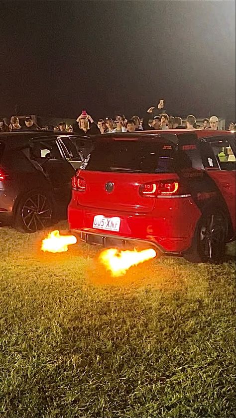 VW Golf spitting huge flames Car Spitting Flames, Golf 7, Vw Golf, Cool Photos, Golf