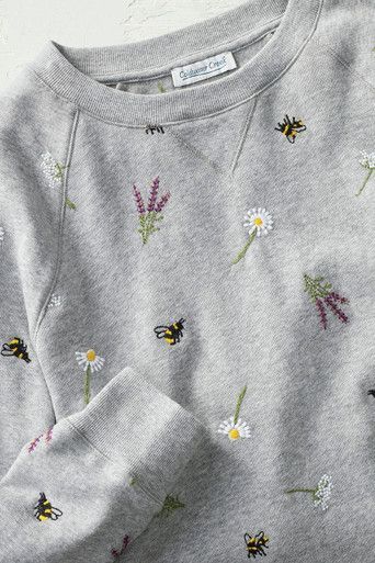 Embroidered Sweatshirt Aesthetic, Machine Embroidery Business, Most Popular T Shirt Designs, Hand Embroidered Sweatshirt Ideas, Embroidery Patterns Sweatshirt, Embroidery Clothes Ideas, Cute Embroidered Sweatshirt, Embroidery On Sweaters, Sleeve Embroidery Designs