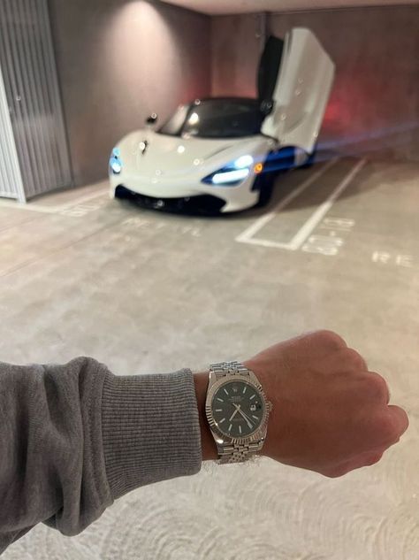 Millionaire Lifestyle Luxury, Mens Luxury Lifestyle, Expensive Jewelry Luxury, Rich Lifestyle, Gold Watch Men, Rose Gold Watches, Future Lifestyle, Billionaire Lifestyle, Sports Cars Luxury