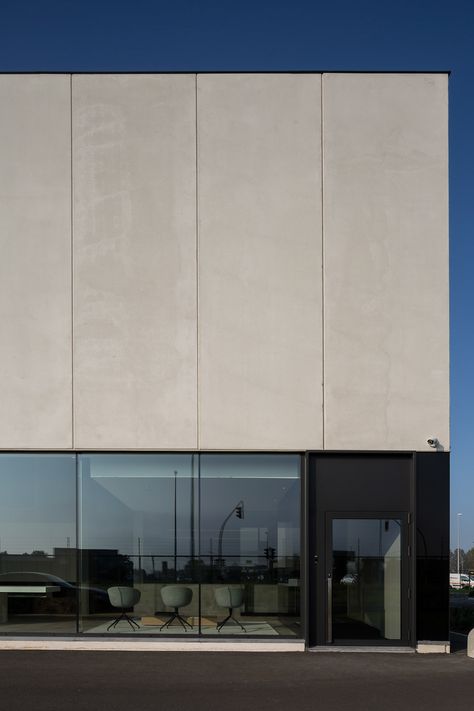 Reid-Senepart architecten - VELDEMAN Concrete Panel Facade, Industrial Building Design, Building Cladding, Metal Building Designs, Retail Facade, Factory Architecture, Concrete Facade, Concrete Architecture, Industrial Architecture