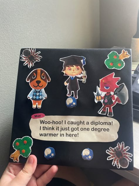 A graduation cap decorated with images from Animal Crossing New Horizons. There is a speech bubble that says “Woo-hoo! I caught a diploma! I think it just got one degree warmer in here!” In the middle is an avatar of a man with brown hair wearing a graduation cap and gown and holding a diploma. Beside him are the characters Butch and Flick. There are fossils, orange trees, and tarantulas on the cap as well. Stardew Graduation Cap, Jujutsu Kaisen Graduation Cap, Undertale Graduation Cap, Cap And Gown Decoration, Graduation Cap Designs Studio Ghibli, Animal Crossing Graduation Cap, Zoology Graduation Cap, Grad Cap Ideas Dog, Animal Crossing Cap Design