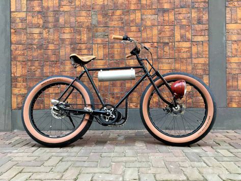 Ziemlich custom: Timmermans E-Fatbike Vintage-Cruiser | Stahlrahmen-Bikes Custom Beach Cruiser, Lowrider Bicycle, Ebike Electric Bicycle, Cruiser Bikes, Electric Moped, Biking Diy, Motorised Bike, Bike Illustration, Lowrider Bike