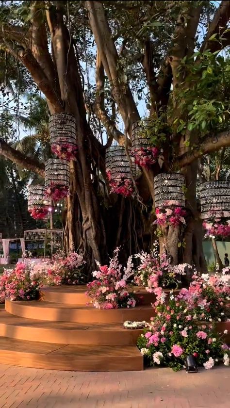 Sundowner Wedding, Reception Decoration Ideas, Coachella Theme, Wedding Decorations Ideas, Night Wedding Decor, Wedding Stage Backdrop, Pastel White, Wedding Decor Photos, Wedding Entrance Decor