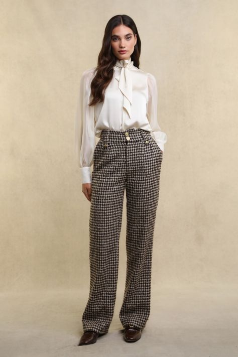 Holland Cooper | High Waisted Coffee Houndstooth Straight Trouser | Autumn • Winter Fashion Brown Houndstooth Pants Outfit, Houndstooth Pants Outfit, Tweed Clothing, Slacks Outfit, Dress Pants Outfits, Tweed Outfit, Holland Cooper, Houndstooth Pants, Houndstooth Dress