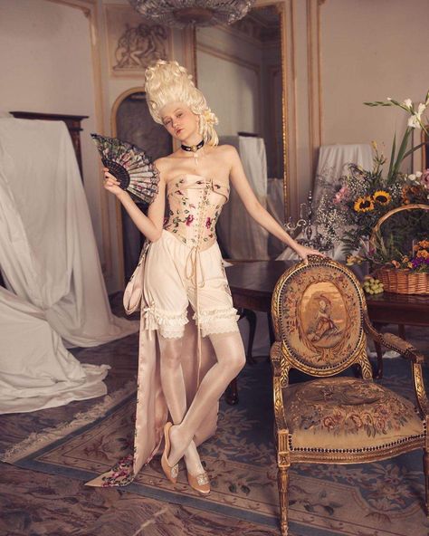 Marie Antoinette Editorial, Rococo Photoshoot, Rococo Fashion Modern, Bridgeton Party, Kim Kassas Couture, Kim Kassas, Fashion Brenda, Rococo Fashion, Festival Inspo