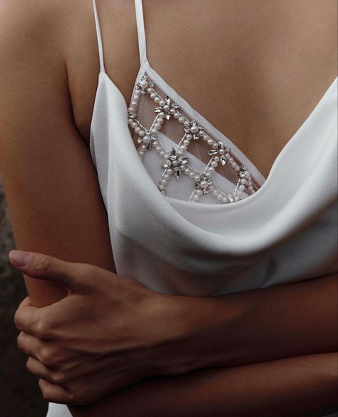 Shoulder Necklace Pearl, Elegant Pearl Embroidered Bridal Accessories, Elegant Pearl Embellished Choker, Pearl Harness, White Embroidered Fabric With Pearl Detail, Flower Prom Dress, 2nd Wedding Dresses, Dress Hire, Corset Fashion