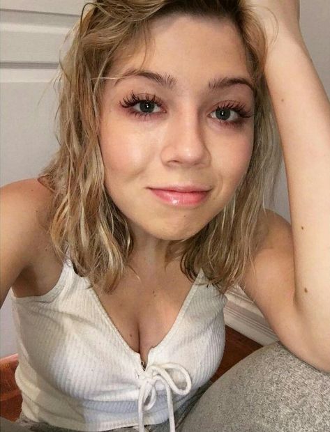 Jeannette Mccurdy, Jennette Mccurdy, Miranda Cosgrove, Icarly, Woman Crush, Belleza Natural, Celebrities Female, Pretty Woman, Hollywood