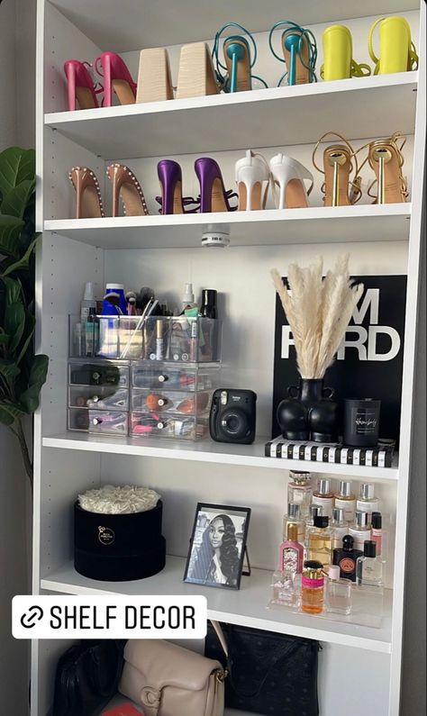 Locker In Apartment, Shelf Decor Closet, Bookshelf Makeup Organization, Glam Room Inspiration, Organized Apartment Closet, Fashion Designer Bedroom, Room Rugs Ideas Bedrooms, Fashion Room Ideas, Beauty Room Aesthetic