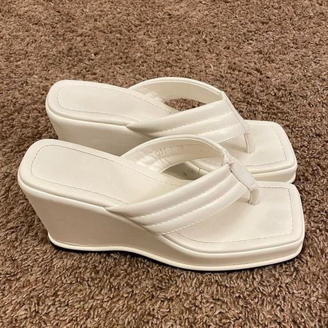 Y2K PLATFORM SLIPPERS🤍 2000 Shoes, 2000s Shoes, Sandals Aesthetic, Y2k Heels, Slippers White, White Platform Sandals, Y2k Shoes, Dr Shoes, Diy Fashion Clothing