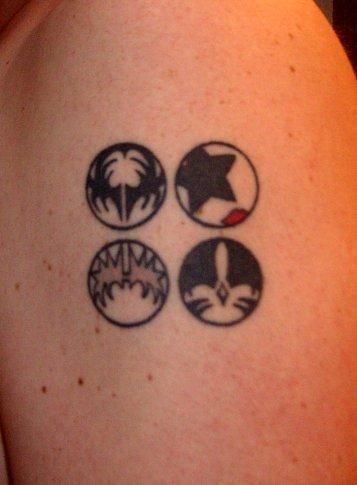 Kiss Band Tattoo, Heavy Metal Tattoo, Tattoo Kiss, Kiss Party, Wedding Band Tattoo, Kiss Tattoos, Shamrock Tattoos, Rock Tattoo, Band Tattoo Designs