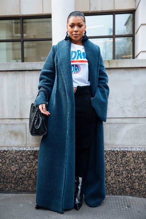 The London Fashion Week Looks That Shut. It. Down.+#refinery29 Plus Size Street Style, Cafe Culture, London Fashion Weeks, London Fashion Week Street Style, Winter Lookbook, London Street Style, Street Style Winter, Autumn Street Style, Fashion Weeks