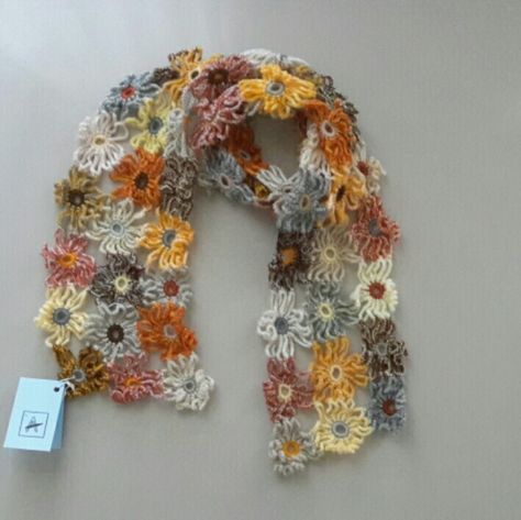 Flower Scarf Design, Crochet Flower Clothes, Flower Crochet Scarf, Flower Sweater Crochet, Flower Crochet Sweater, Crochet Scarf Ideas, Flower Scarf Crochet, Crochet Flower Dress, Crochet Textiles