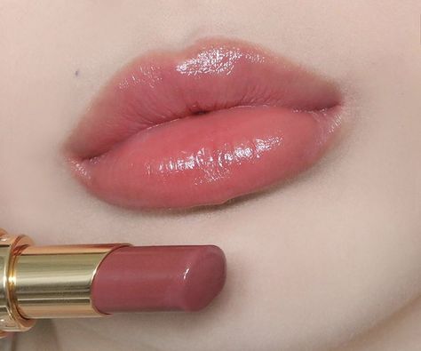 Keyhole Pout Lips Aesthetic, Coquette Lips, Pink Lip Aesthetic, Dope Makeup, Fancy Makeup, Morning Dew, Pink Mauve, Natural Lip, Makeup Looks Tutorial