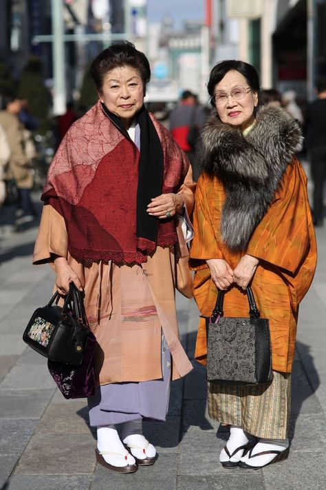 Winter in Tokyo (ADVANCED STYLE) Seth Cohen, Goddess Style, 50s Women, Senior Style, Grandma Fashion, Street Style Blog, Tokyo Street Style, Advanced Style, Ageless Style