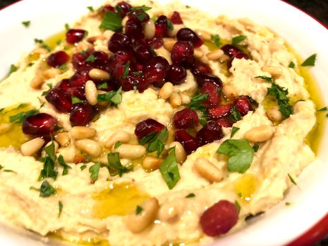 Hummus with Pomegranate and Pine Nuts Cuisinart Food Processor, Toasted Pine Nuts, Pomegranate Seeds, Healthy Easy, Canned Chickpeas, Pine Nuts, Virgin Olive Oil, Tasty Recipes, Fresh Parsley