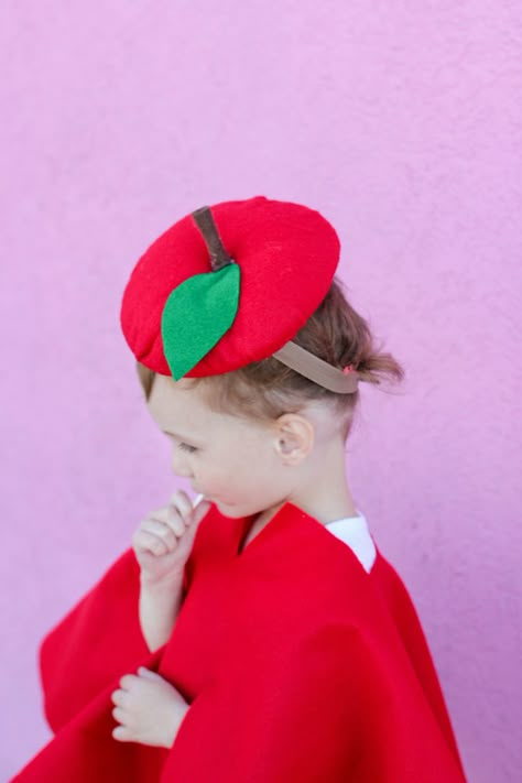 Easy No-Sew Apple Costume - Delia Creates Apple Hat Craft, Apple Halloween Costume, Sew Strawberry, Pineapple Halloween, Nutrition Month Costume, Pineapple Costume, Strawberry Costume, Spirit Costume, Apple Costume