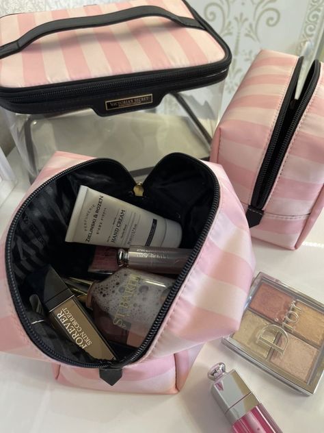 Pink Makeup Bag Aesthetic, Victoria Secret Makeup Bag Aesthetic, Victorias Secret Makeup Bag, Victoria’s Secret Makeup Bag, Victoria Secret Travel Bag, Sister Aesthetic, Victoria's Secret Aesthetic, Rangement Makeup, Victoria Secret Bag