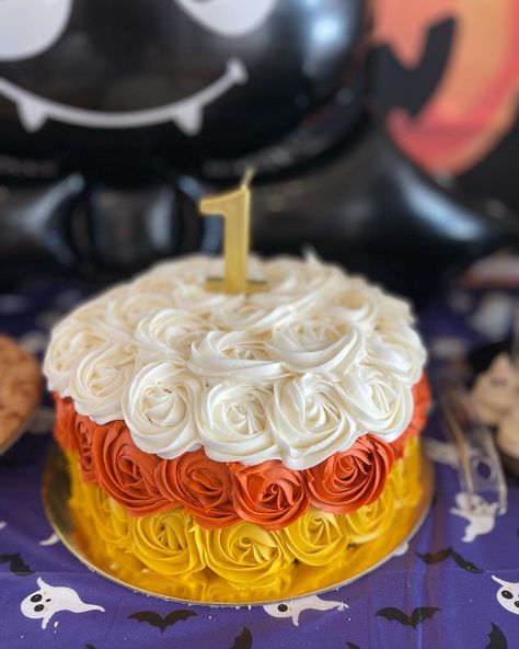 Halloween Smash Cake, The Spooky One, Fall First Birthday, Cake Smash Inspiration, Halloween First Birthday, Halloween 1st Birthdays, Spooky One, Pumpkin Birthday, Birthday Party Food