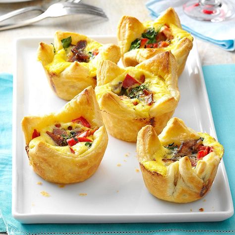 Arugula Quiche, Mushroom Arugula, Quiche Pastry, Pastry Cups, Make Ahead Brunch Recipes, Spinach Puff Pastry, Biscuit Cups, Make Ahead Brunch, Snacks Appetizers